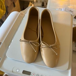 Zara brand new NWOT sold out nude leather flats